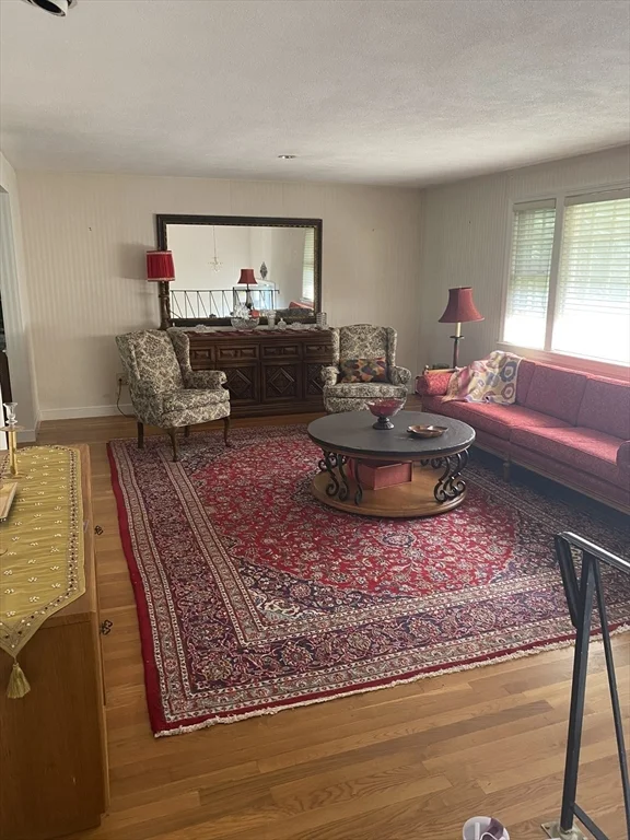 97 Walnut St, Natick