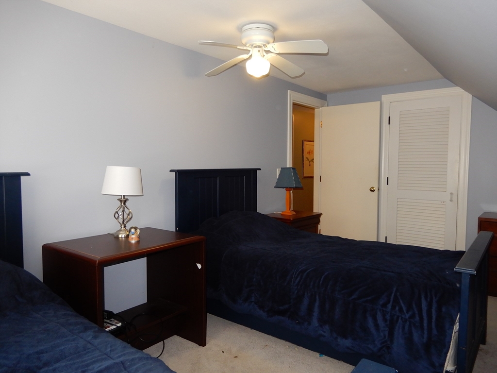 9 Fleetwood Dr, Norfolk