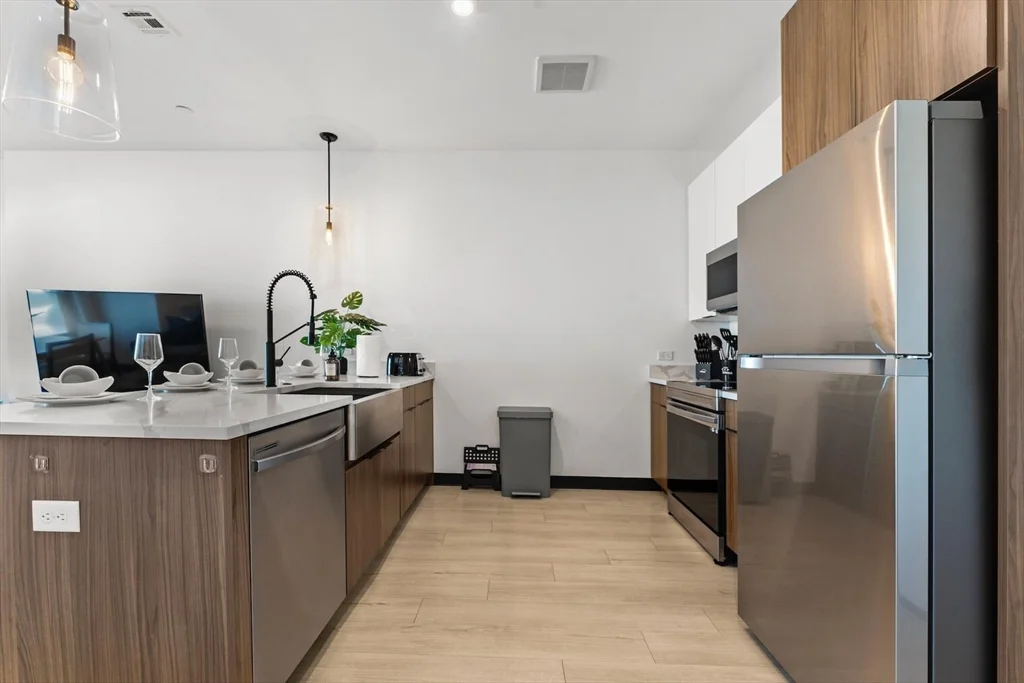 600 Broadway, Everett