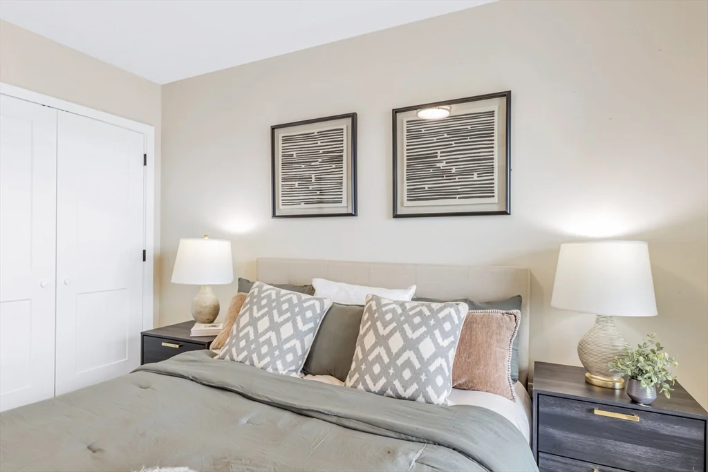 377 Cummins Highway, Roslindale