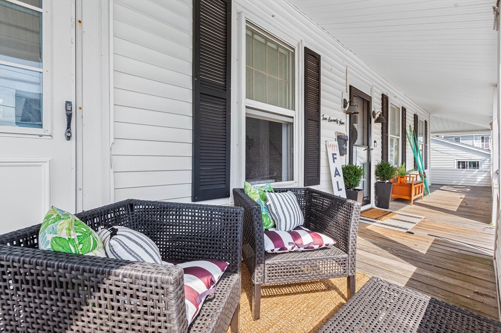 1079 Shirley St, Point Shirley