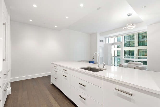 50 Liberty Dr, Seaport District