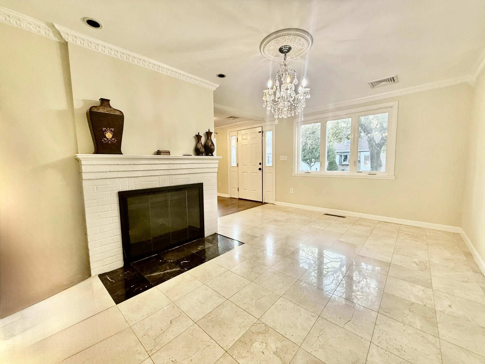 8 Brandley Rd, Watertown