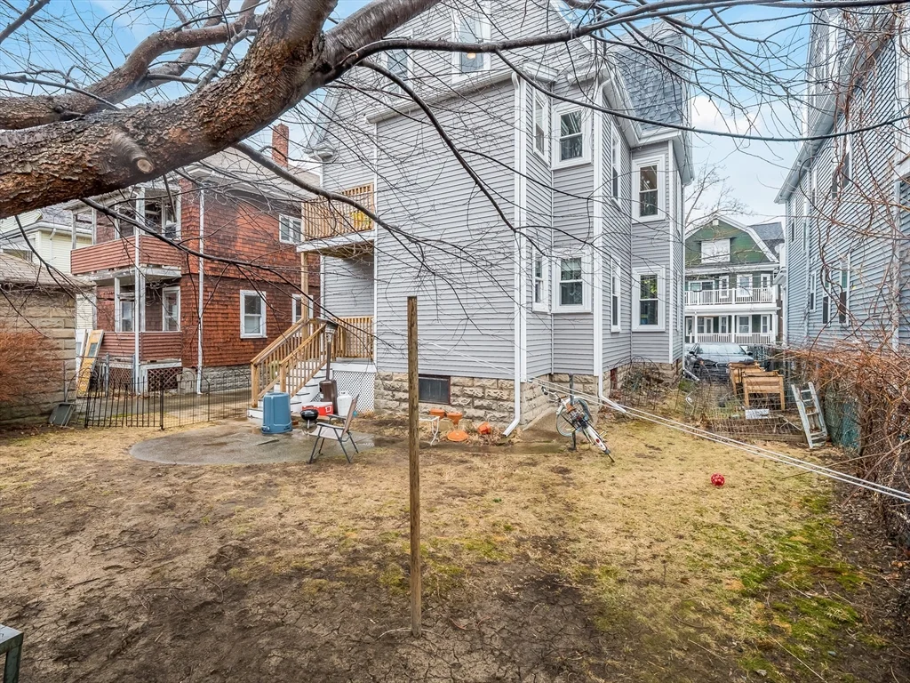 81 Bristol Rd, Medford