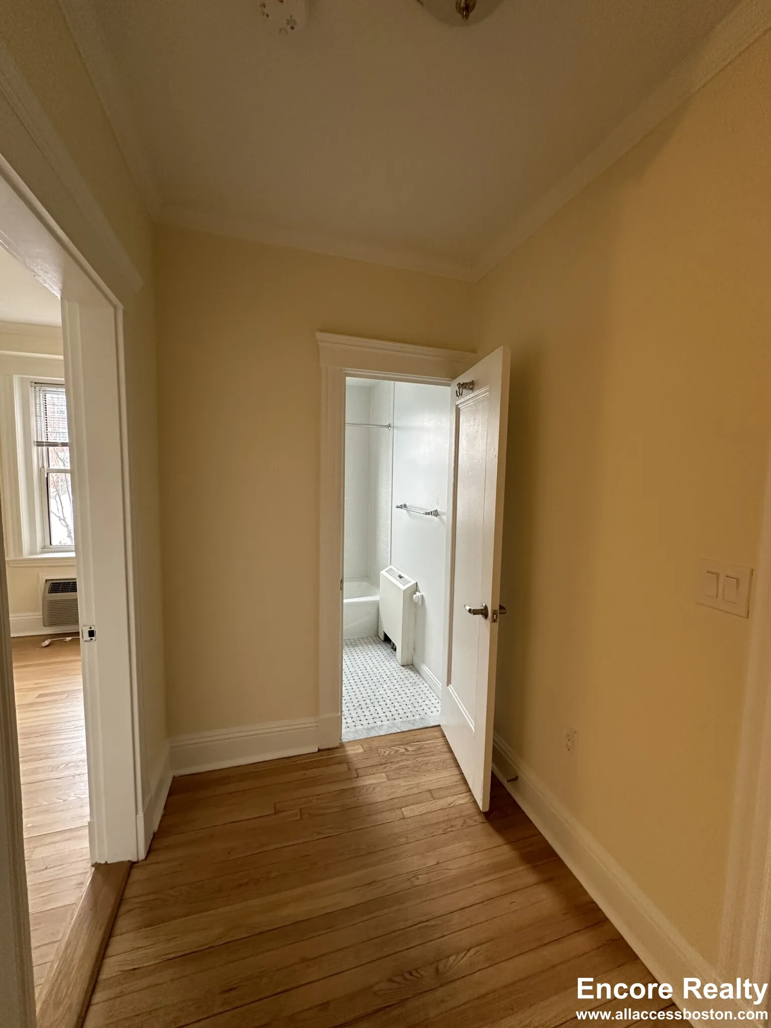 24 Chauncy St, Neighborhood Nine