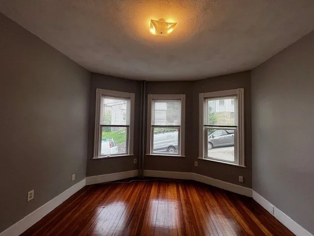 11 Sunset St, Mission Hill