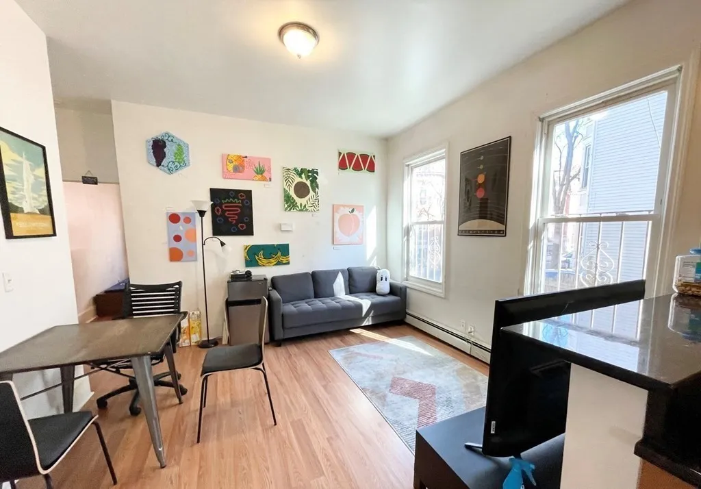 52 Delle Ave, Mission Hill