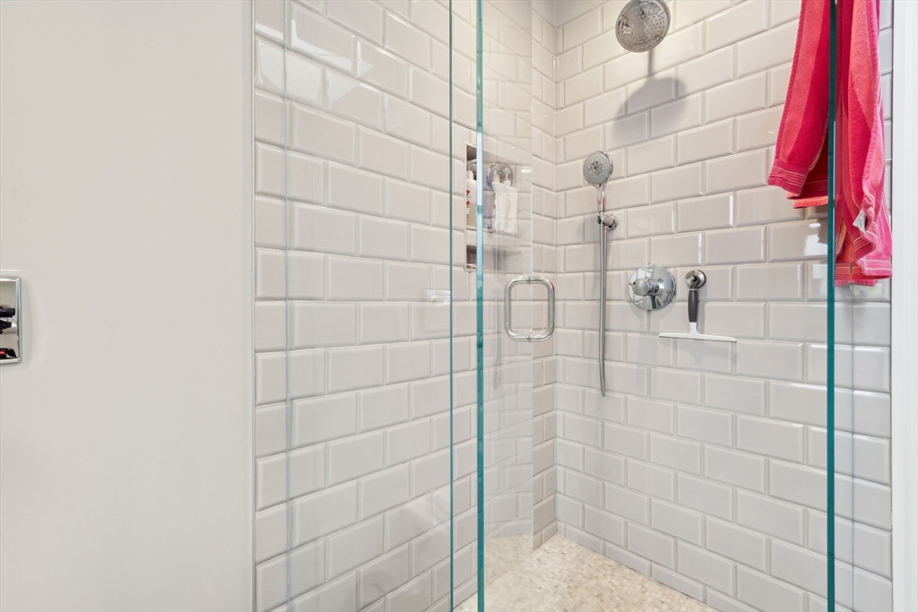 18 Hamilton Rd, Somerville