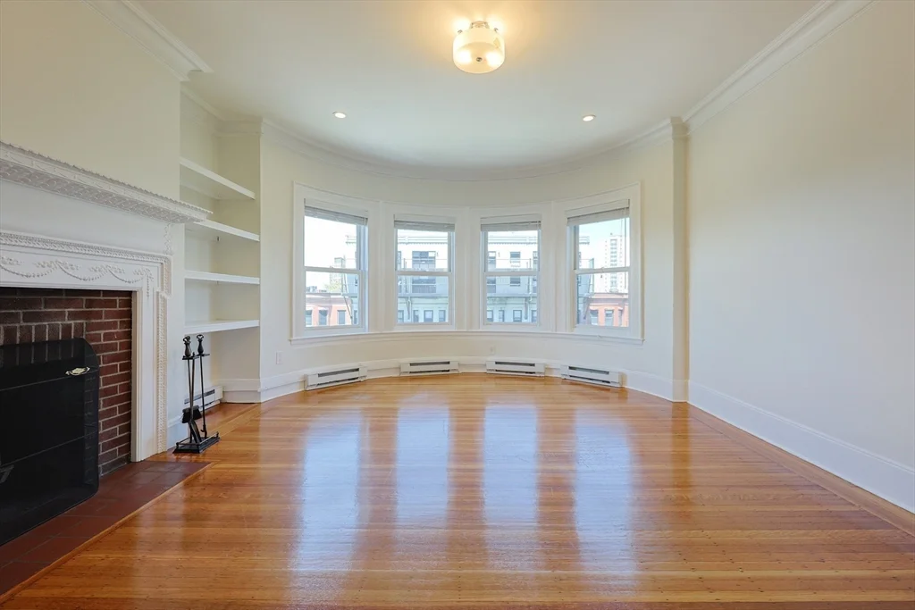 857 Beacon St, Fenway