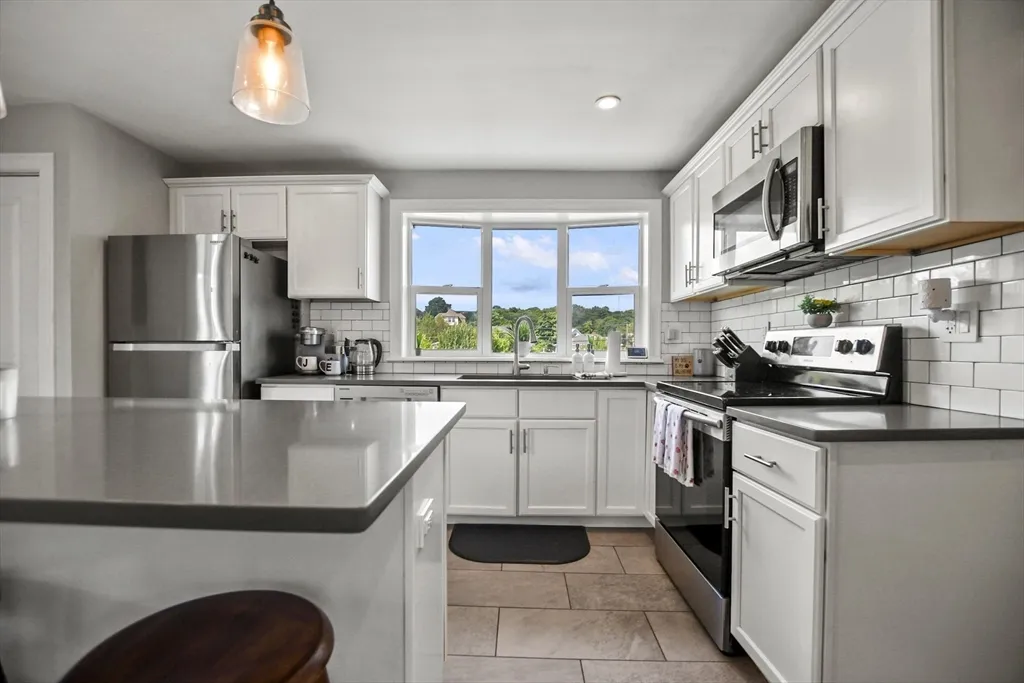 13 Town Hill St, Quincy