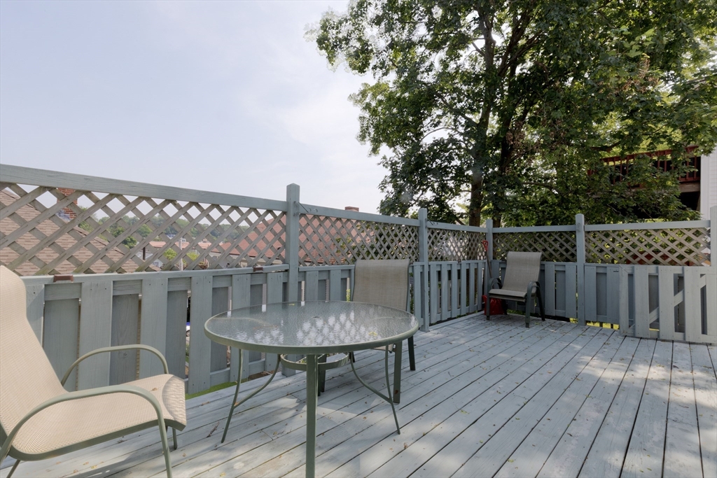 89 Brayton Rd, Oak Square