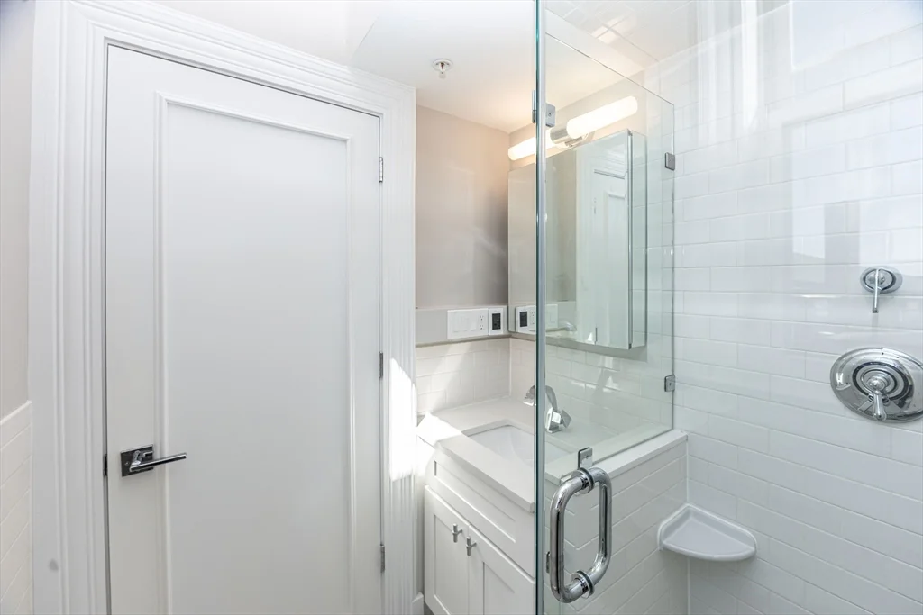 85 Regent St, Roxbury