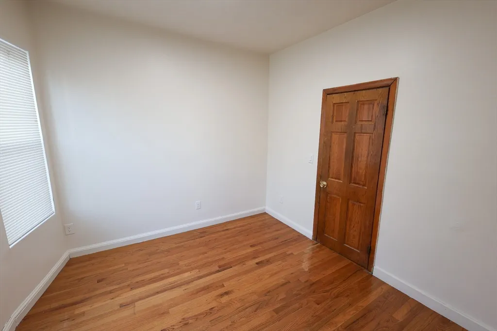 1 Kenilworth St, Roxbury