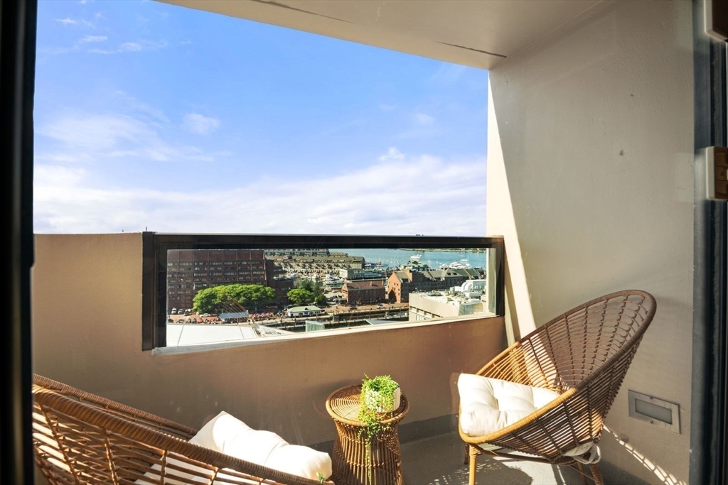 85 E India Row, Waterfront