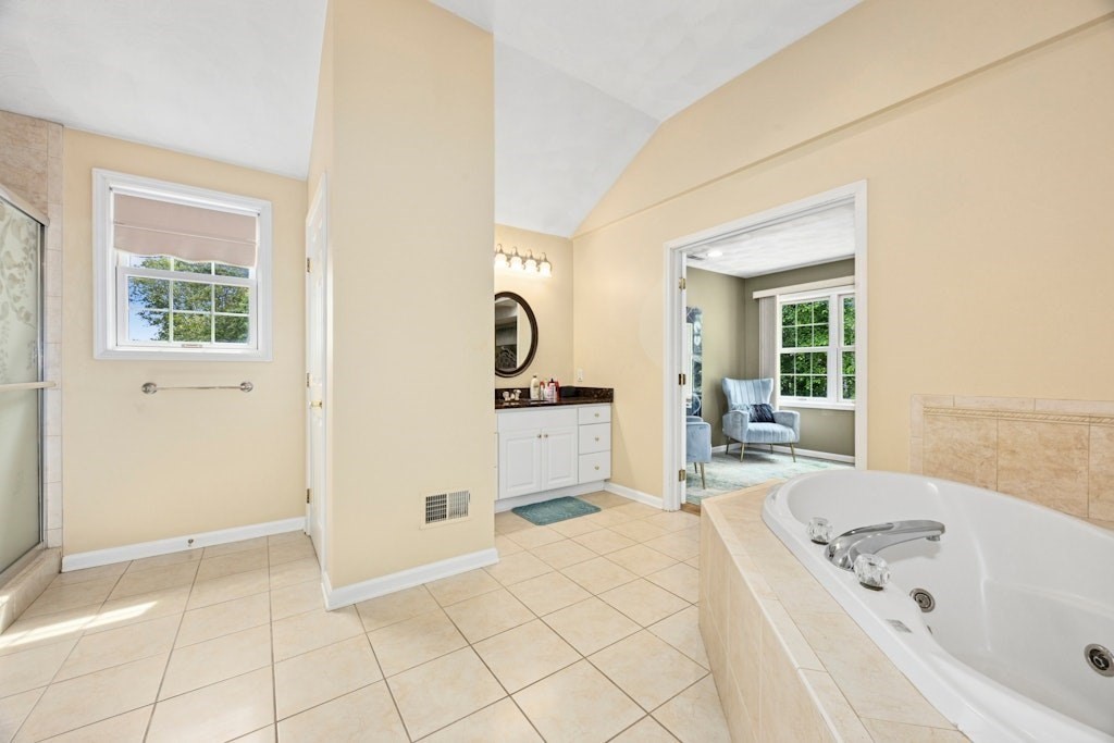 2 Arrowhead Ln, Westborough