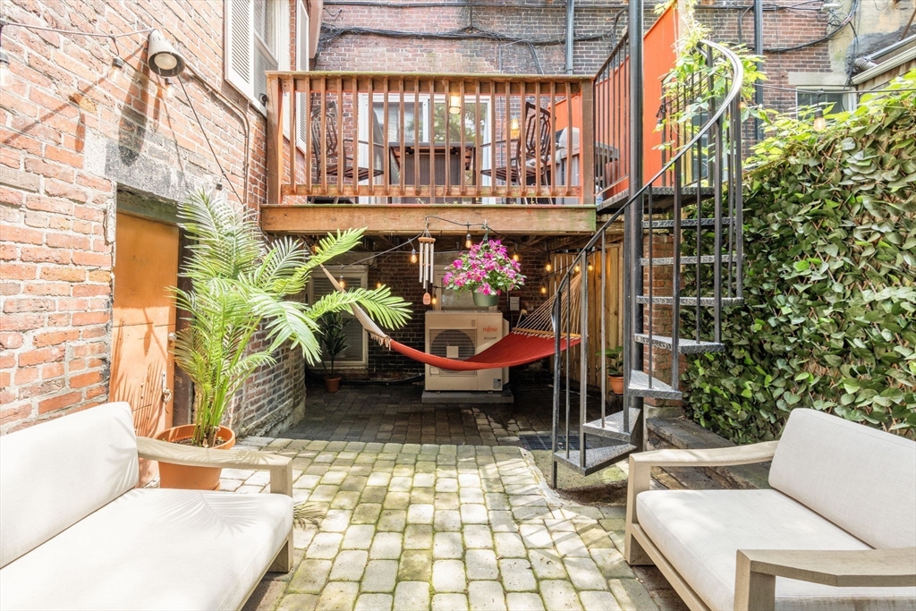 8 Melrose St, Back Bay