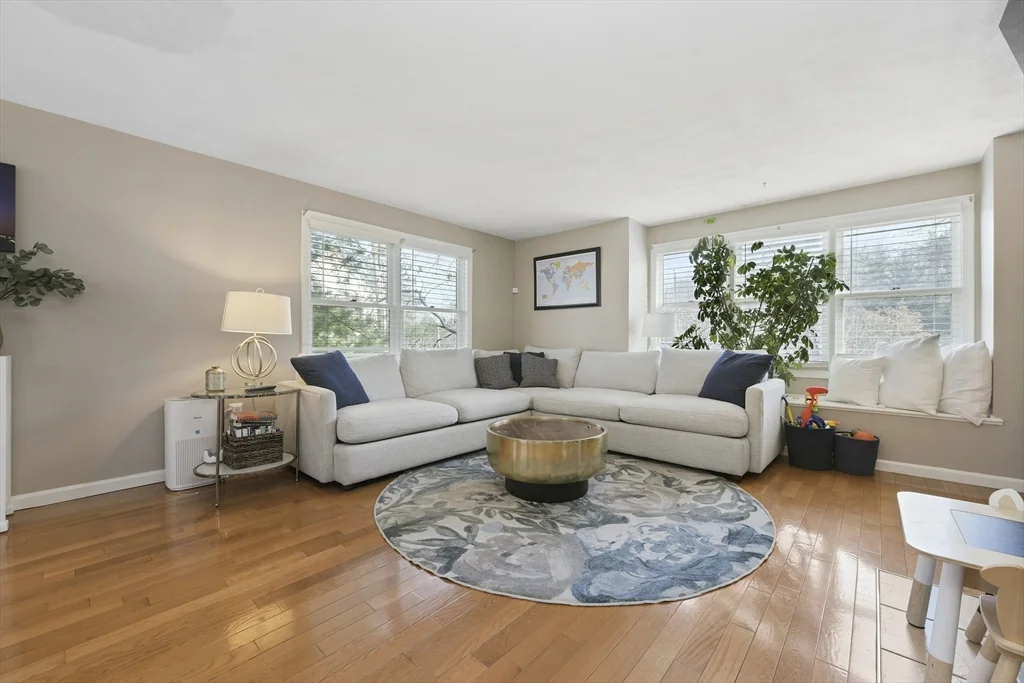 1045 Washington St, Newton