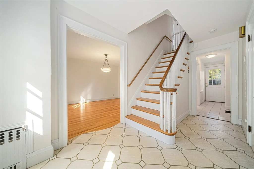 93 Lincoln Rd, Lawrence Estates