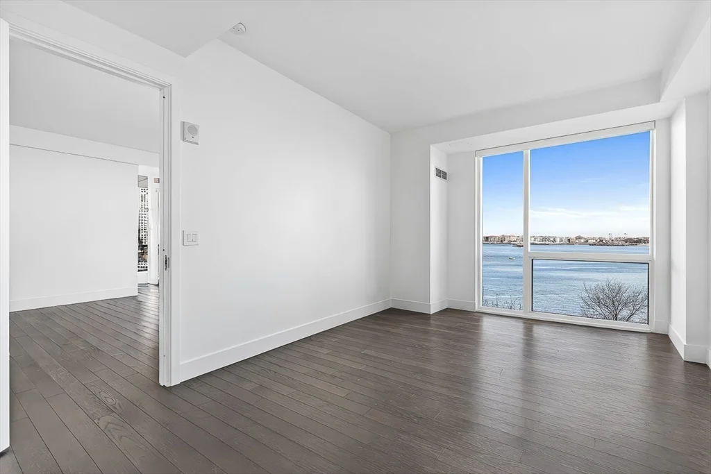 22 Liberty Dr, Seaport District