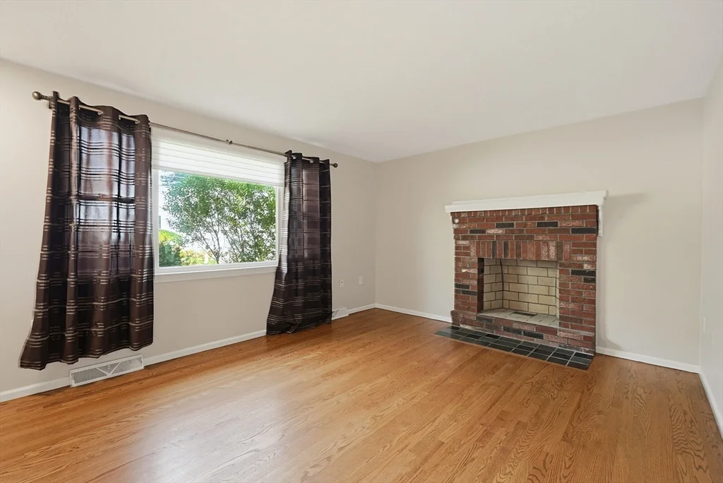 1 West Belcher, Foxboro