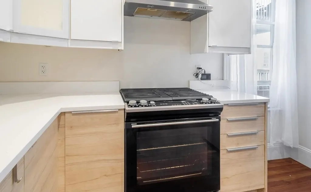 17 Cawfield, Boston