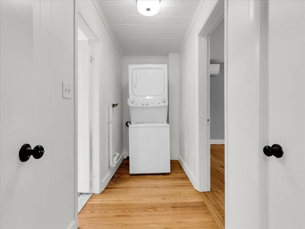 186 Main St, Wayland