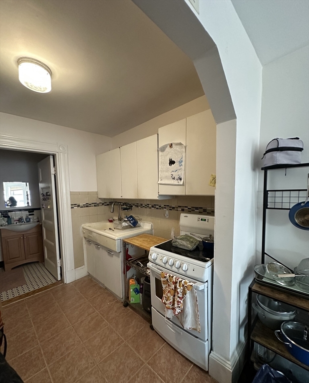 847 Beacon St, Fenway