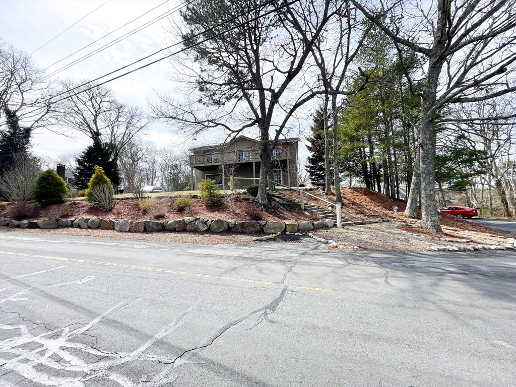 92 James Cir, Mashpee