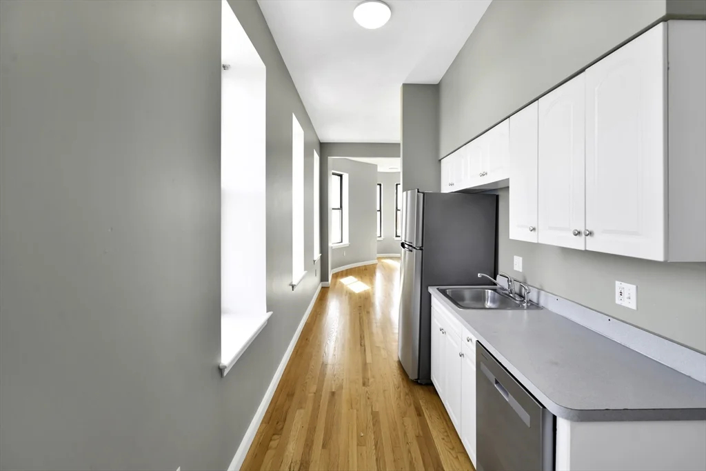 3 Forest St, Medford