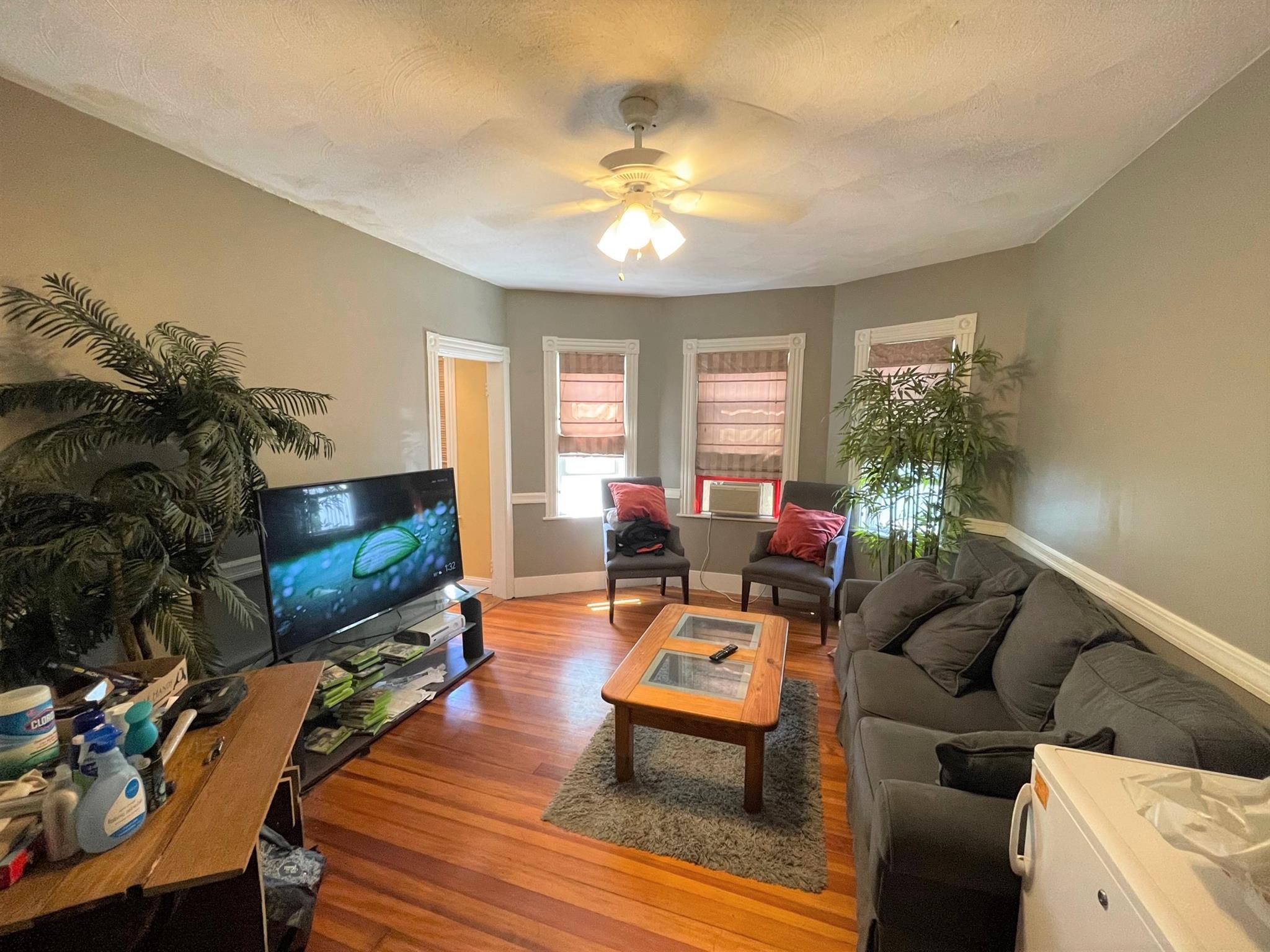 40 Newbern Ave, Medford