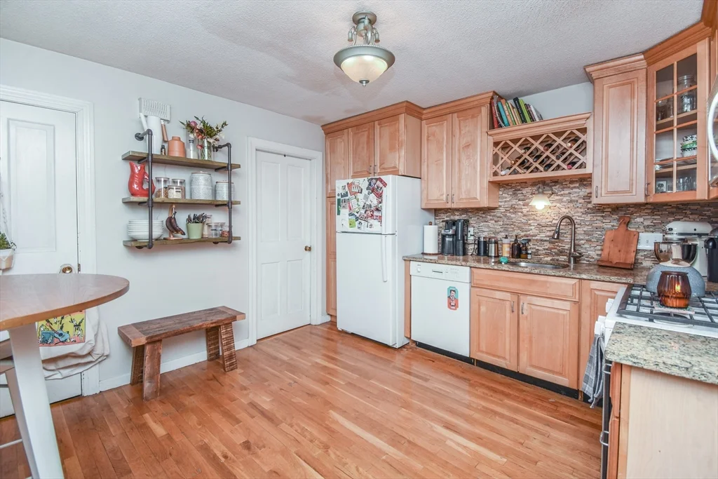 99 Bartlett St, Charlestown