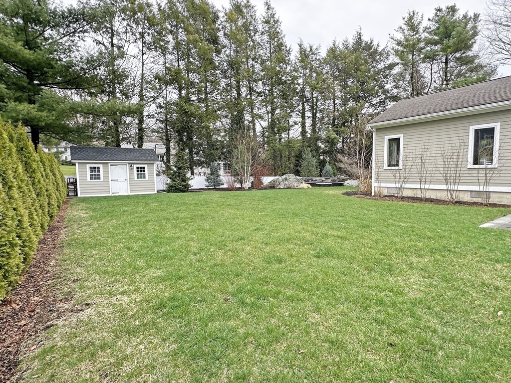 9 Lantern Rd, Belmont