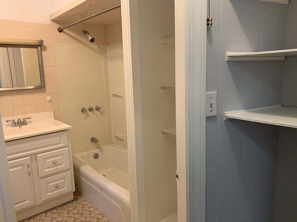 547 Broadway, Ball Square