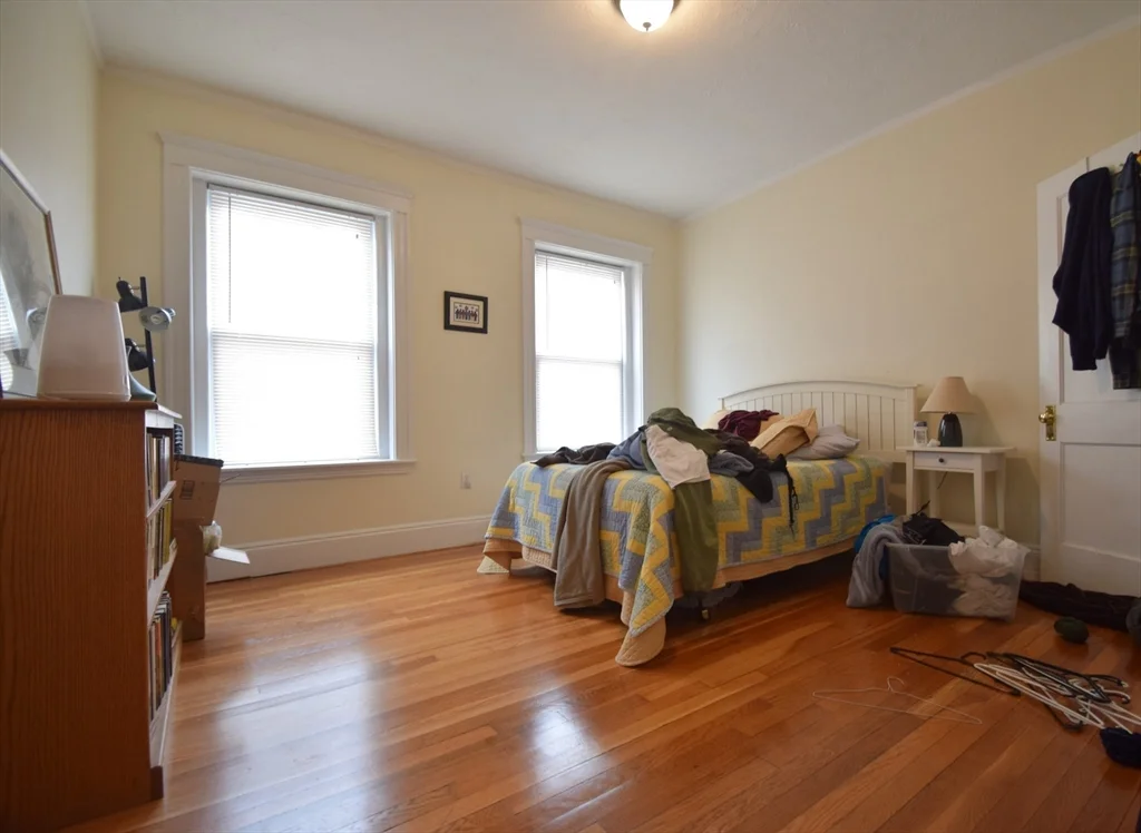 191 Winthrop Rd, Washington Square