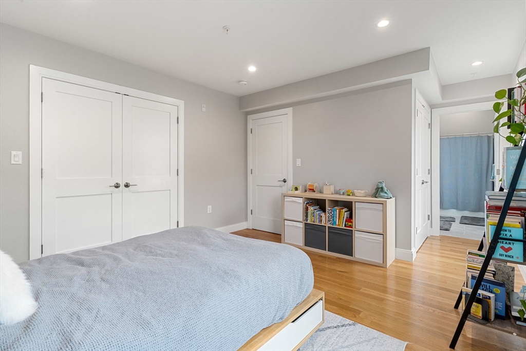 12 Blueberry Hill Ln, Melrose