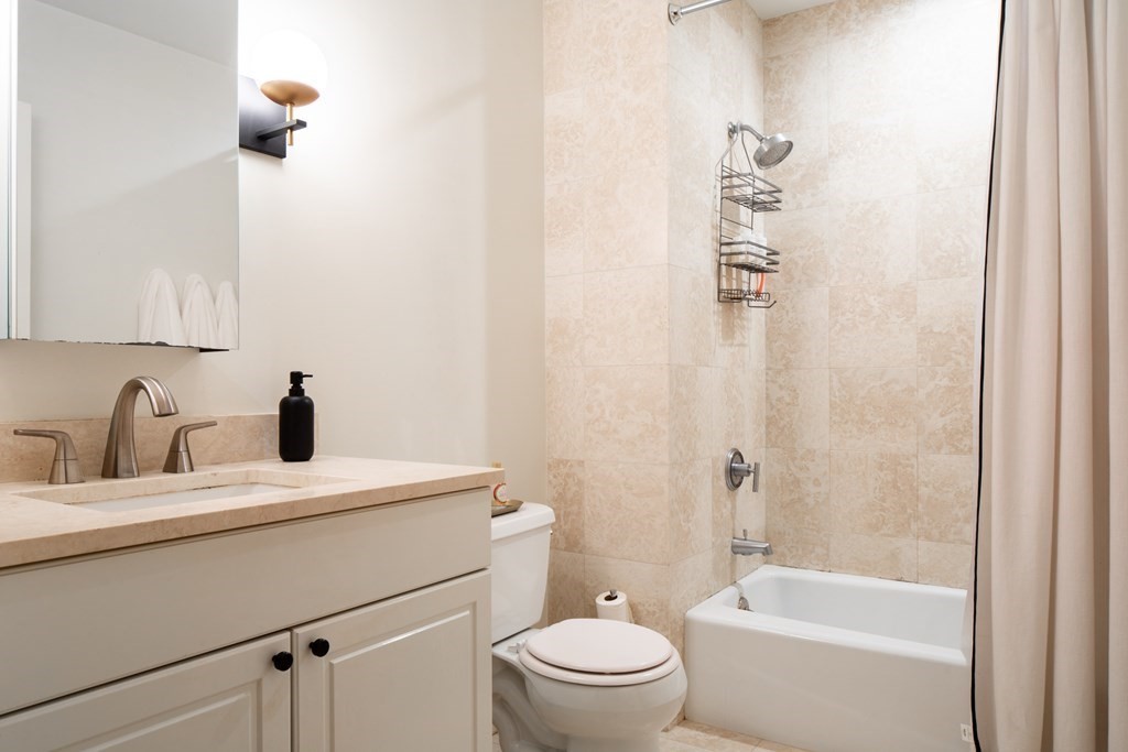 80 Broad St, Waterfront