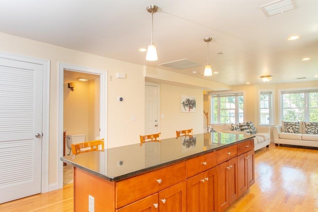 383 Hyde Park Ave, Jamaica Plain