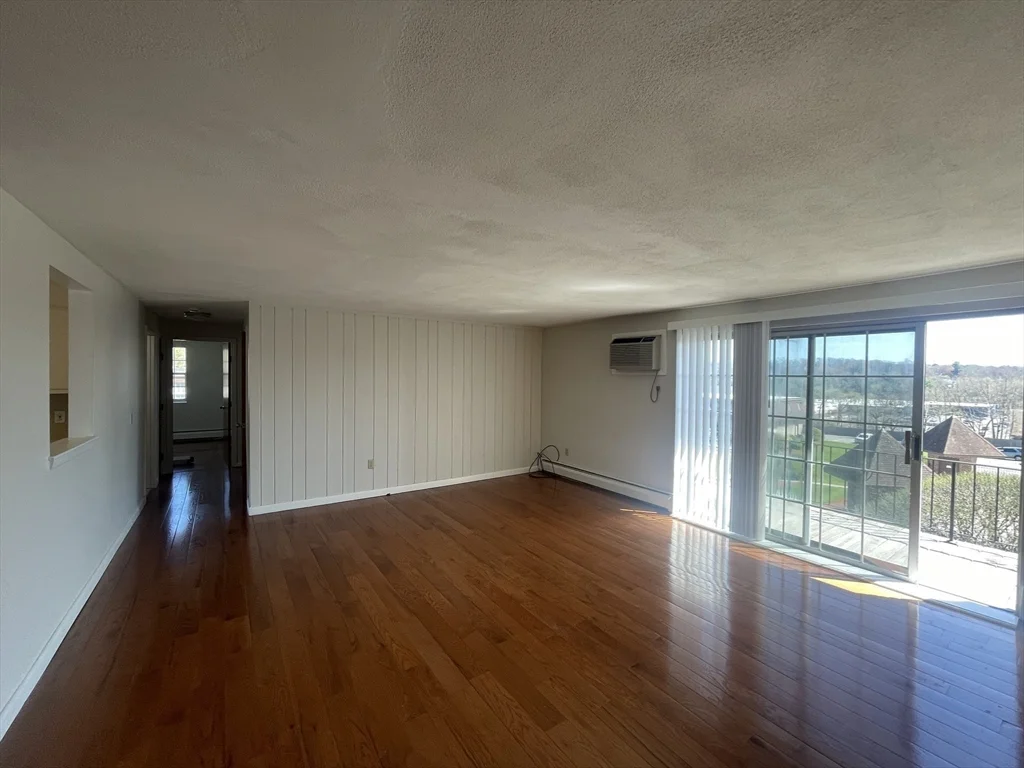10 Williamsburg Ct, Shrewsbury