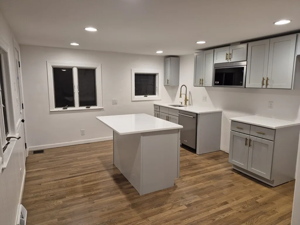 5 Lakeview Ave, Peabody