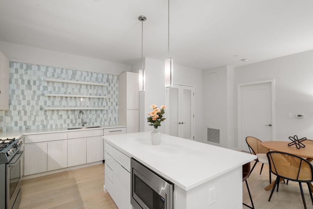 45 W 3rd St, South Boston