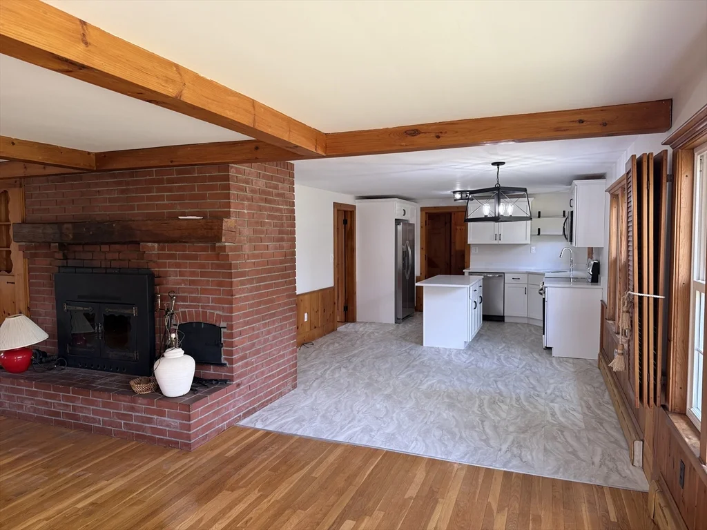 3 Crescent St, West Bridgewater