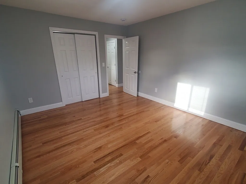 4 Oakcrest, Hyde Park