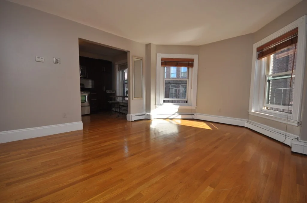 218 Newbury St, Back Bay