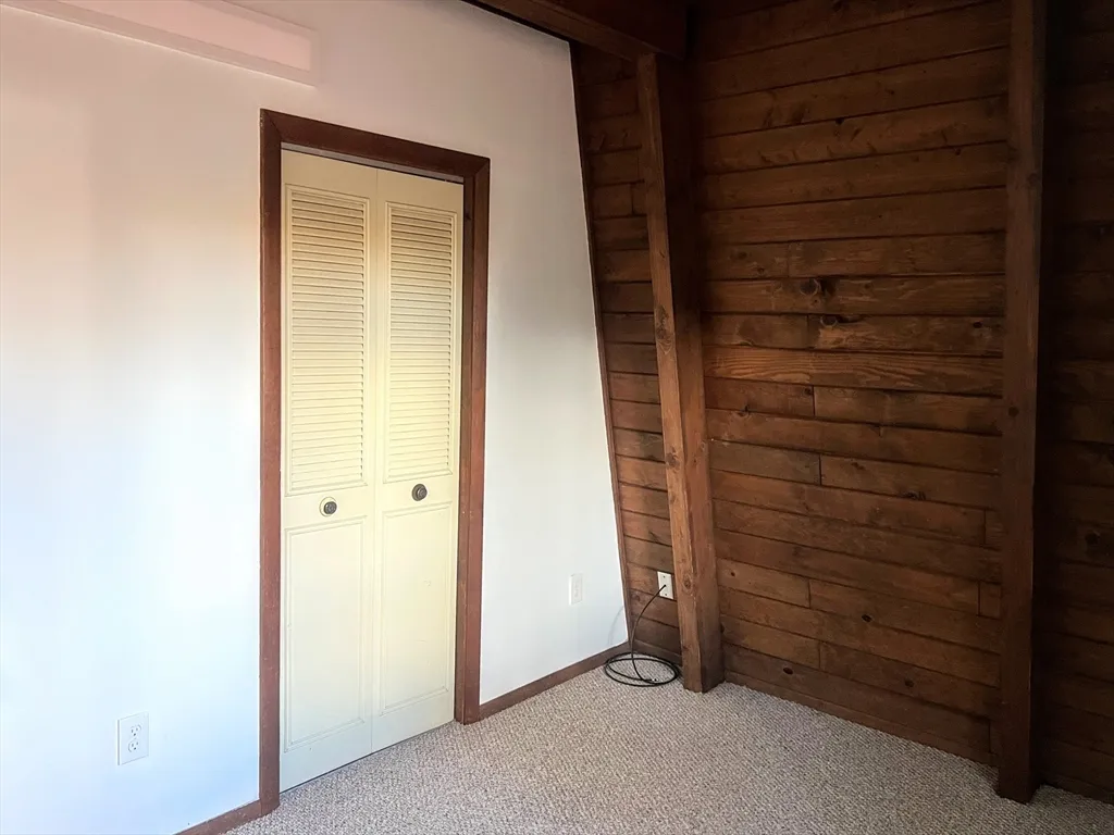 888 Salem St, Groveland