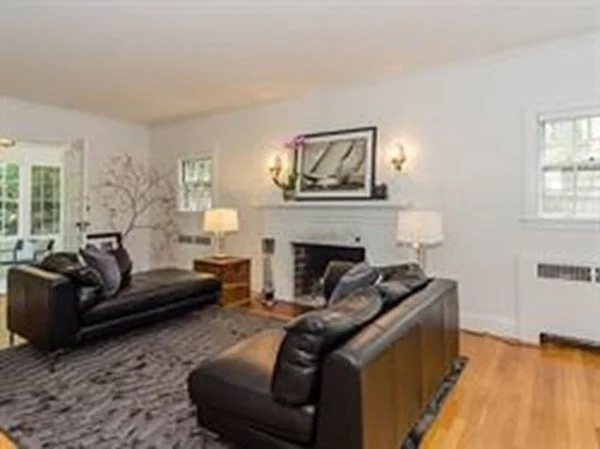 381 Vfw Pkwa, Chestnut Hill