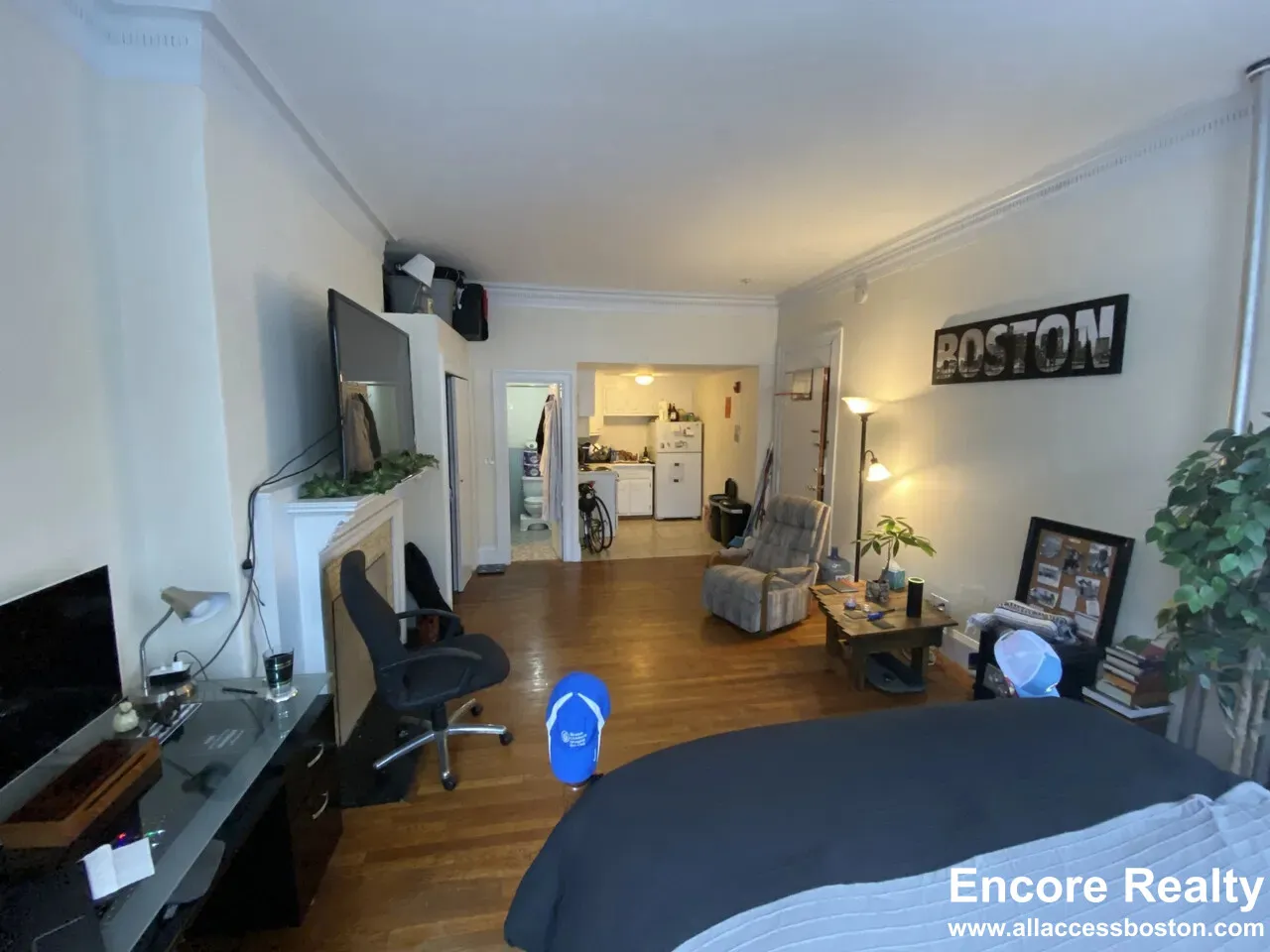 1071 Beacon St, Longwood