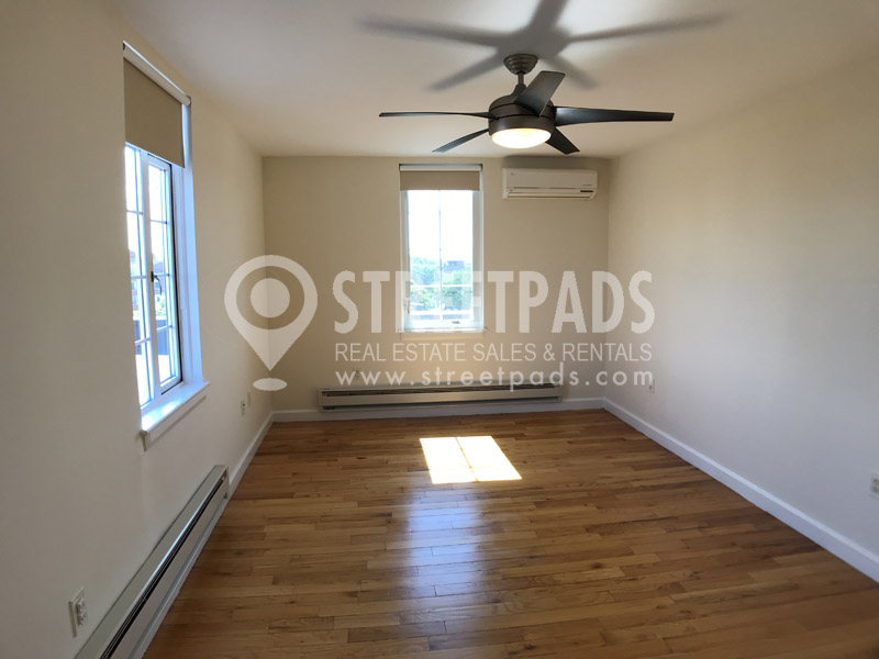 60 Brattle St, Harvard Square