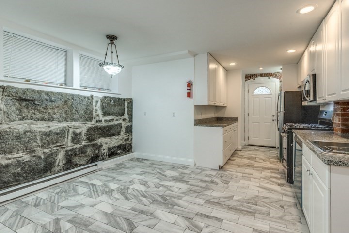 915 Beacon St, Fenway