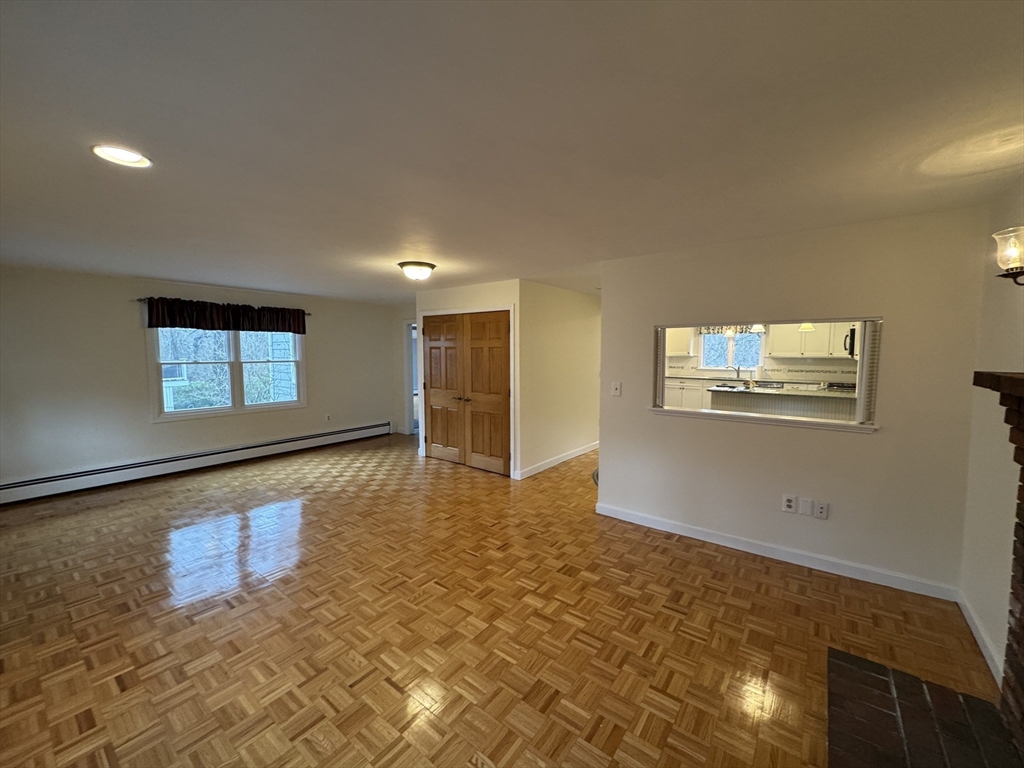 8 Risley Rd, Marblehead Neck