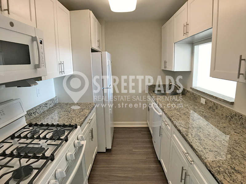 700 Huron Ave, Strawberry Hill